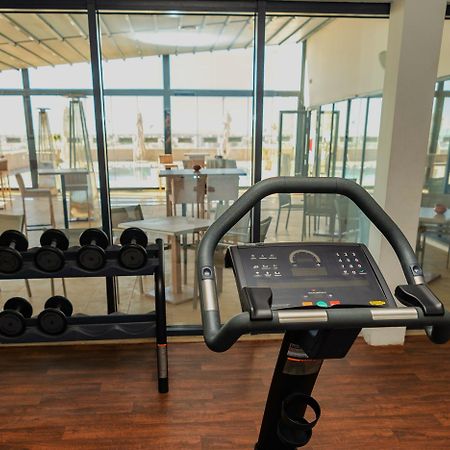 โรงแรมโมเวนพิค สแฟกซ์ Sfax ภายนอก รูปภาพ The gym at the hotel
