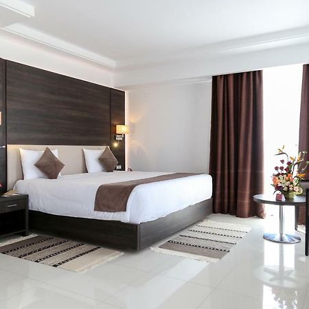 โรงแรมโมเวนพิค สแฟกซ์ Sfax ภายนอก รูปภาพ A bedroom at the hotel