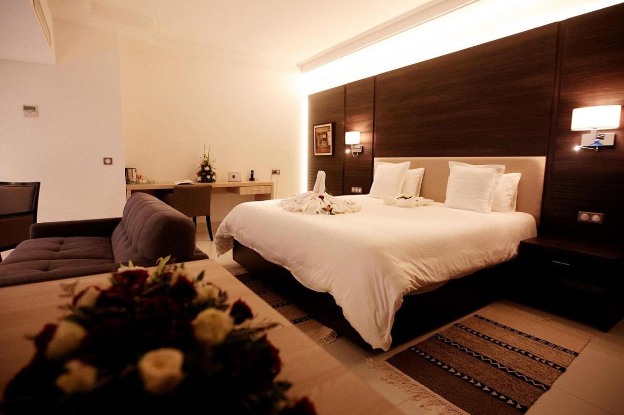 โรงแรมโมเวนพิค สแฟกซ์ Sfax ภายนอก รูปภาพ A bedroom at the hotel