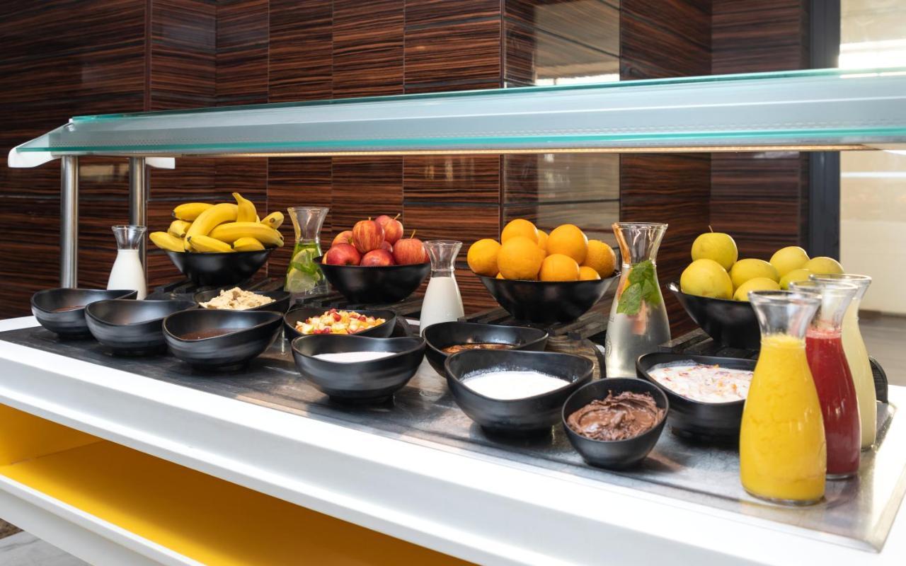 โรงแรมโมเวนพิค สแฟกซ์ Sfax ภายนอก รูปภาพ A salad bar