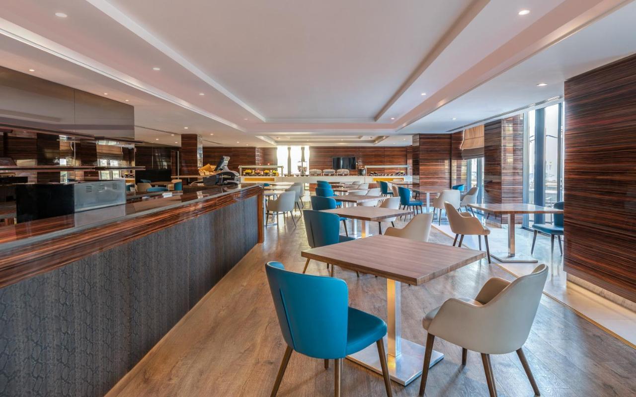 โรงแรมโมเวนพิค สแฟกซ์ Sfax ภายนอก รูปภาพ The lounge at the airport
