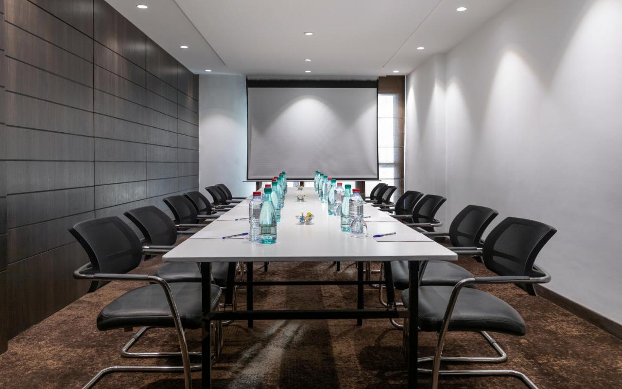 โรงแรมโมเวนพิค สแฟกซ์ Sfax ภายนอก รูปภาพ Meeting room
