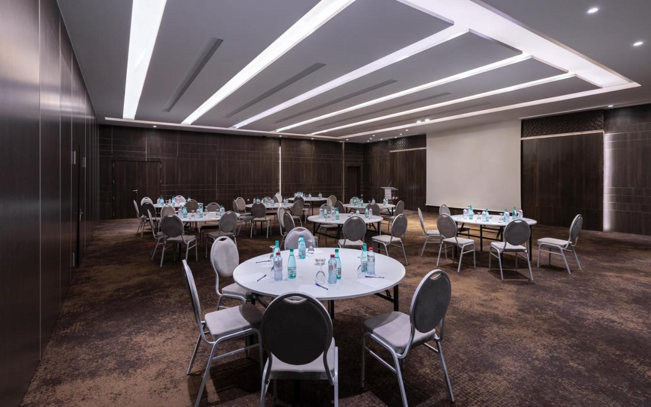 โรงแรมโมเวนพิค สแฟกซ์ Sfax ภายนอก รูปภาพ Meeting room