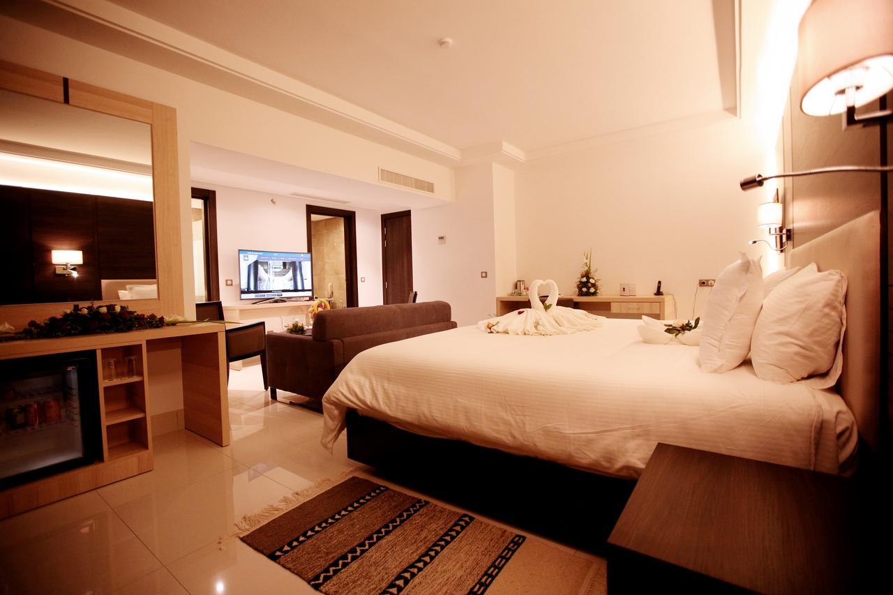 โรงแรมโมเวนพิค สแฟกซ์ Sfax ภายนอก รูปภาพ A room at the hotel