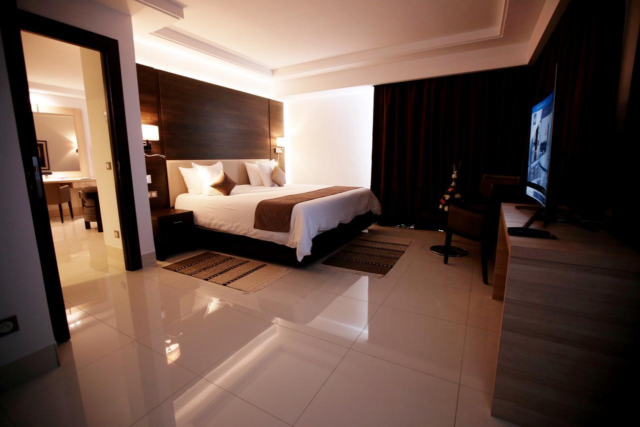 โรงแรมโมเวนพิค สแฟกซ์ Sfax ภายนอก รูปภาพ A bedroom at the hotel
