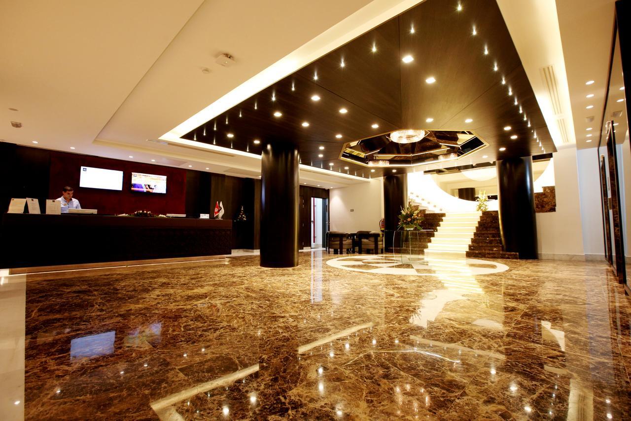 โรงแรมโมเวนพิค สแฟกซ์ Sfax ภายนอก รูปภาพ Lobby