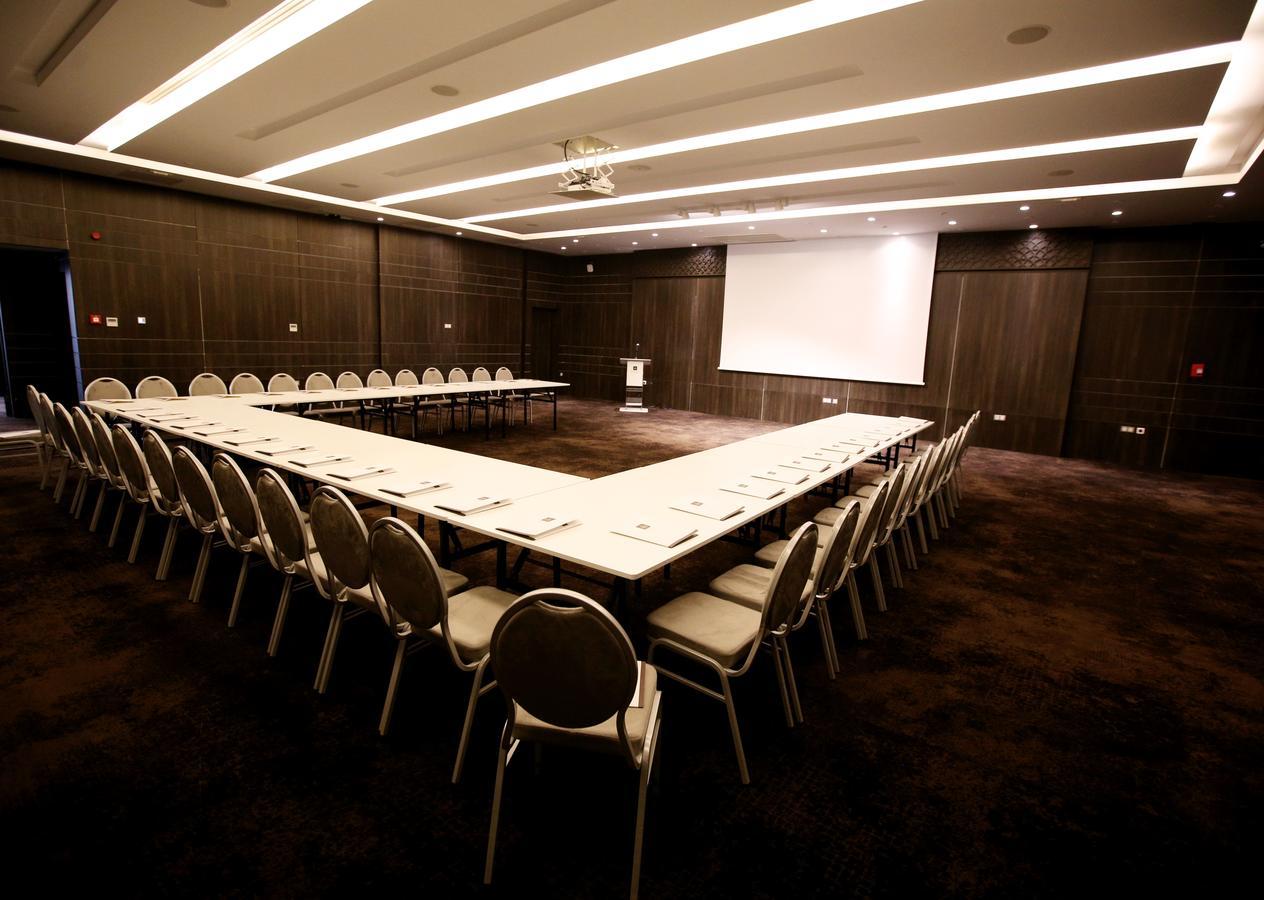 โรงแรมโมเวนพิค สแฟกซ์ Sfax ภายนอก รูปภาพ A meeting room