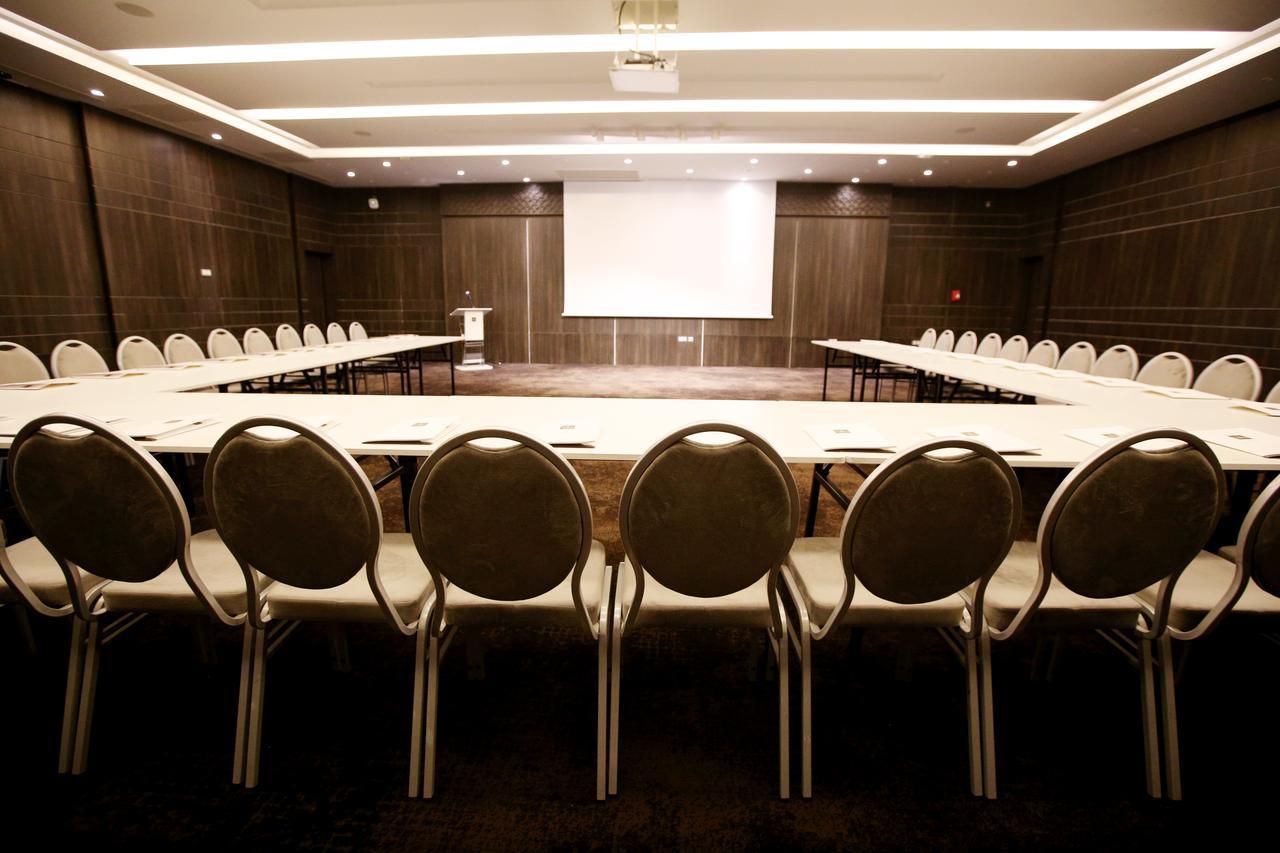 โรงแรมโมเวนพิค สแฟกซ์ Sfax ภายนอก รูปภาพ A meeting room