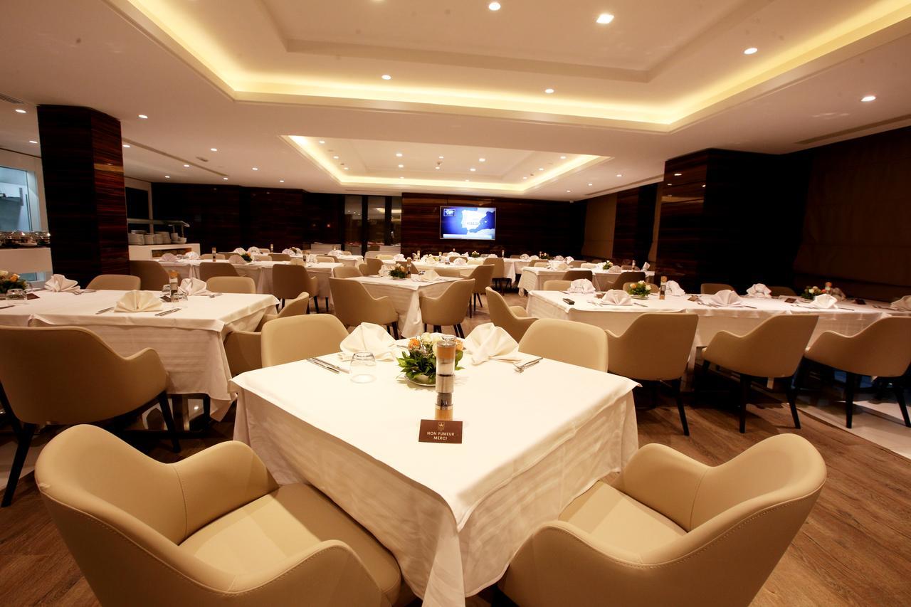 โรงแรมโมเวนพิค สแฟกซ์ Sfax ภายนอก รูปภาพ The Royal Lounge at Tan Son Nhat International Airport