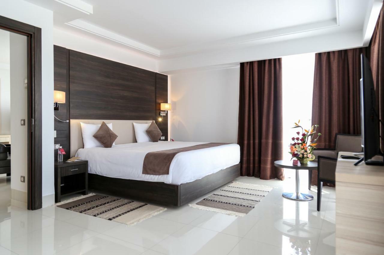 โรงแรมโมเวนพิค สแฟกซ์ Sfax ภายนอก รูปภาพ A bedroom at the hotel