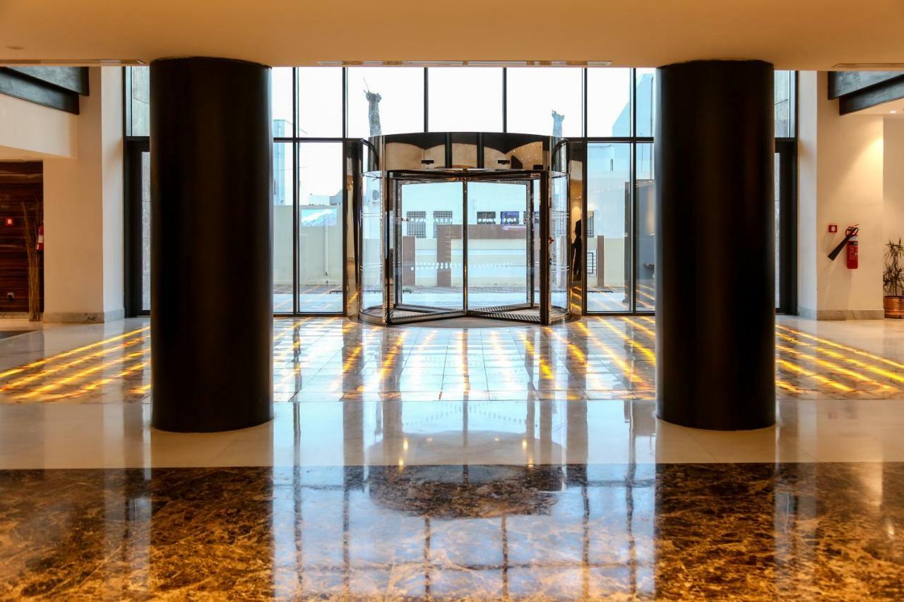 โรงแรมโมเวนพิค สแฟกซ์ Sfax ภายนอก รูปภาพ Entrance to the hotel