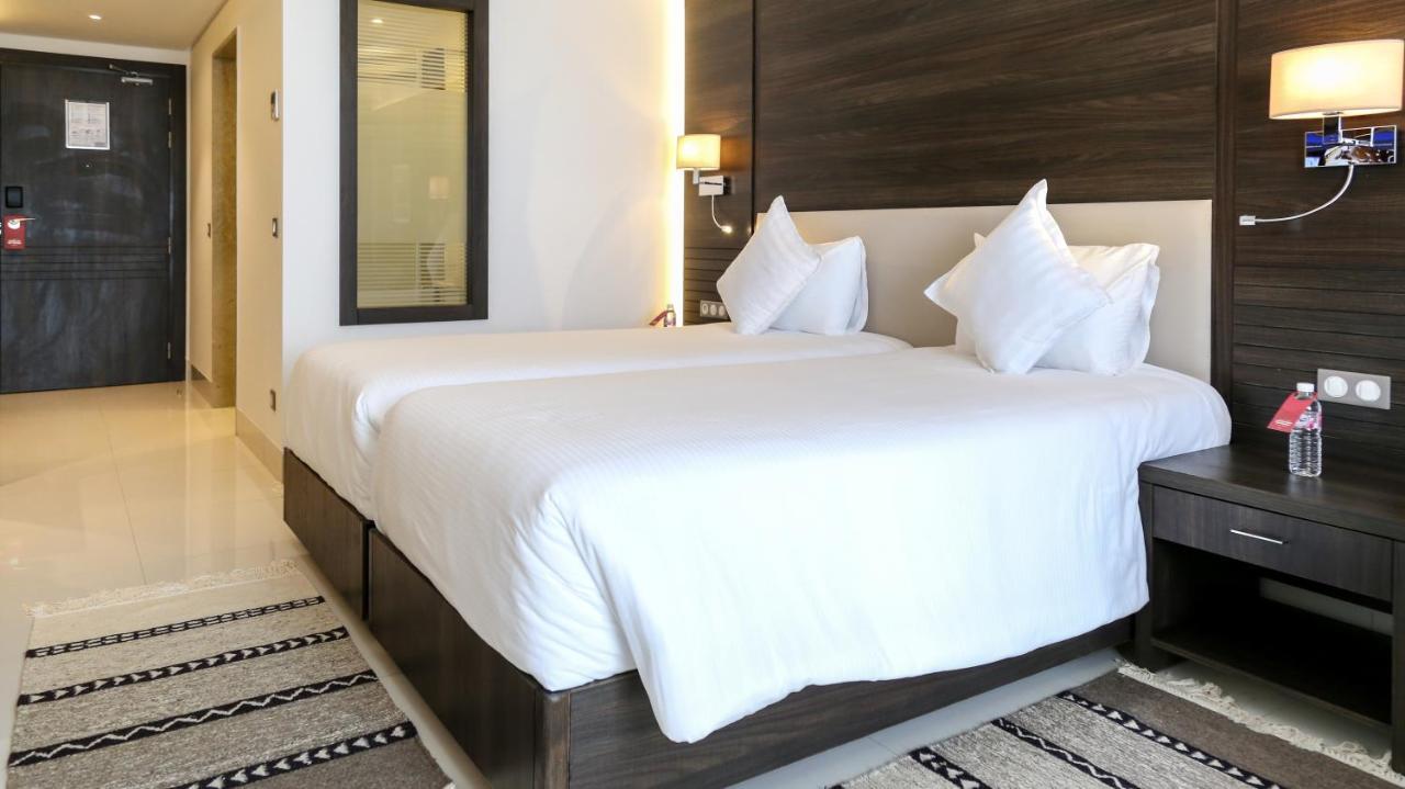โรงแรมโมเวนพิค สแฟกซ์ Sfax ภายนอก รูปภาพ A bedroom at the hotel